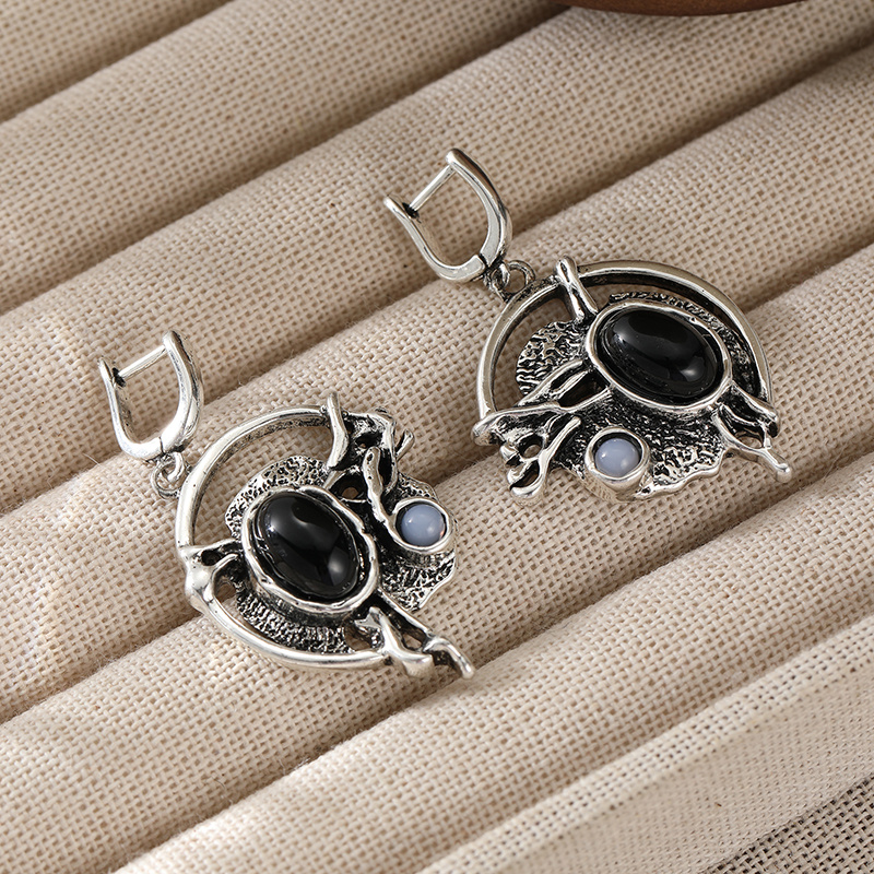 Vintage Bohemian Irregular Hollow Ear Buckle Earrings